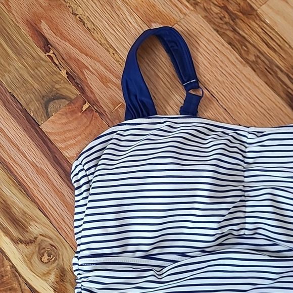 🧡2/$15 Bundle **Divine Modestee Striped Blue/White Tankini Top size M - Picture 2 of 4